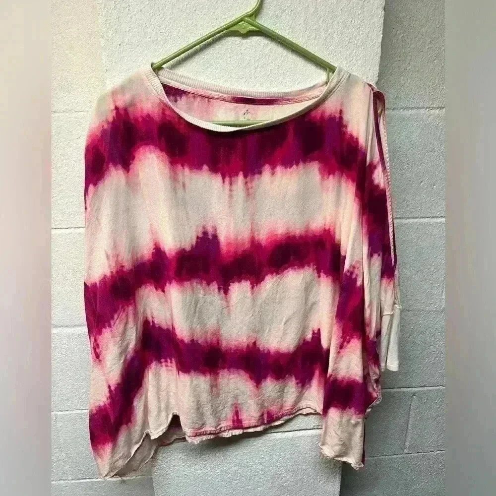 Juicy Couture pink/cream open slit arm top